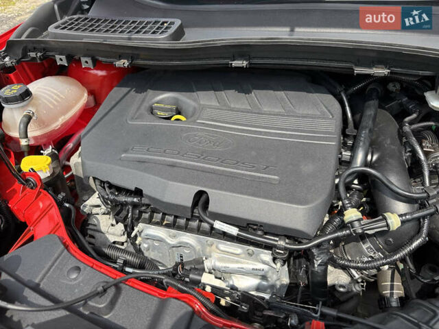 Красный Форд Куга, объемом двигателя 1.5 л и пробегом 95 тыс. км за 14300 $, фото 11 на Automoto.ua