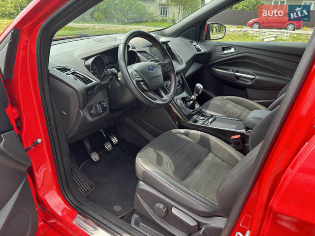 Красный Форд Куга, объемом двигателя 1.5 л и пробегом 95 тыс. км за 14300 $, фото 4 на Automoto.ua