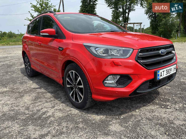 Красный Форд Куга, объемом двигателя 1.5 л и пробегом 95 тыс. км за 14300 $, фото 1 на Automoto.ua