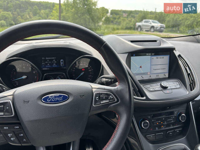 Красный Форд Куга, объемом двигателя 1.5 л и пробегом 95 тыс. км за 14300 $, фото 6 на Automoto.ua
