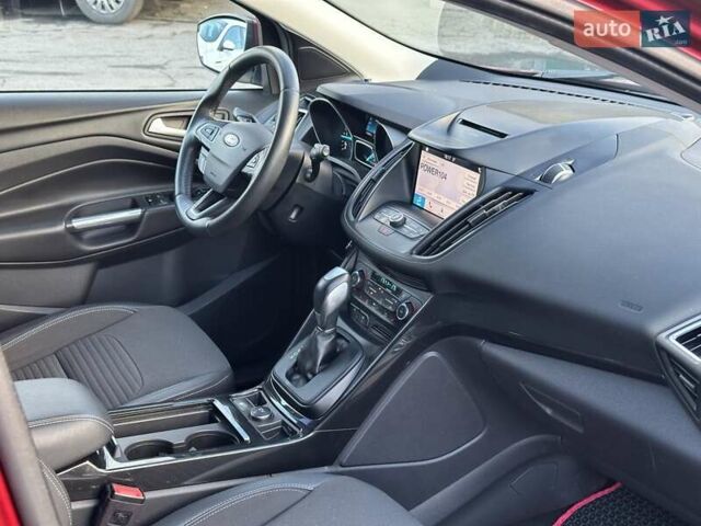 Червоний Форд Куга, об'ємом двигуна 2 л та пробігом 115 тис. км за 18990 $, фото 31 на Automoto.ua