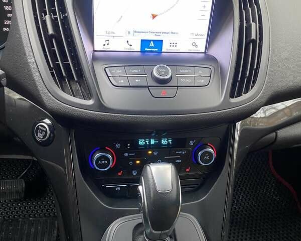 Красный Форд Куга, объемом двигателя 2 л и пробегом 115 тыс. км за 18500 $, фото 12 на Automoto.ua