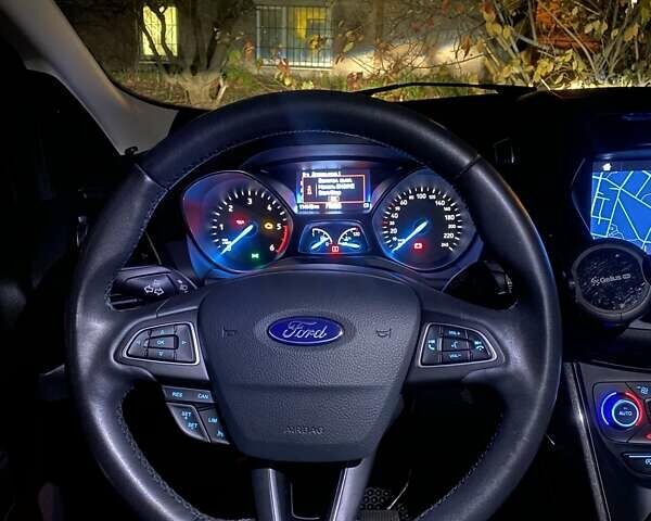 Красный Форд Куга, объемом двигателя 2 л и пробегом 115 тыс. км за 18500 $, фото 13 на Automoto.ua