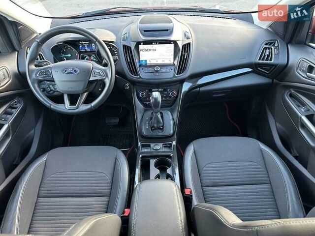 Червоний Форд Куга, об'ємом двигуна 2 л та пробігом 115 тис. км за 18990 $, фото 34 на Automoto.ua