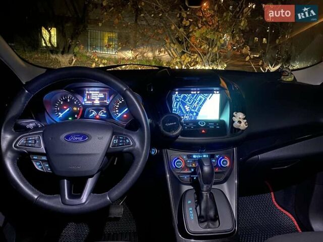 Красный Форд Куга, объемом двигателя 2 л и пробегом 115 тыс. км за 18500 $, фото 15 на Automoto.ua