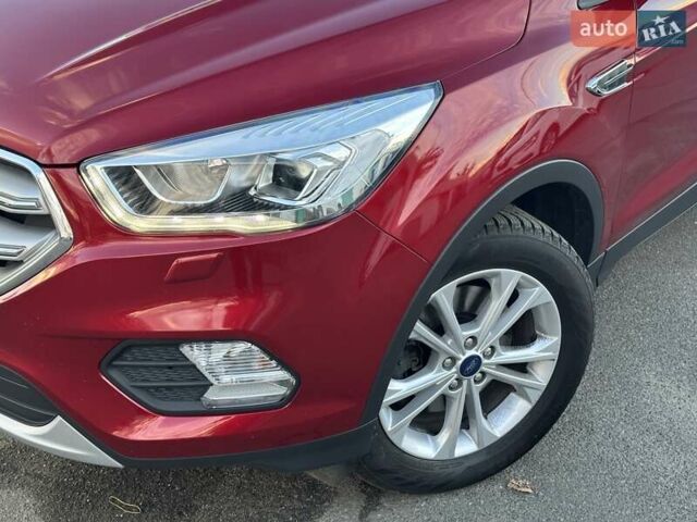 Червоний Форд Куга, об'ємом двигуна 2 л та пробігом 115 тис. км за 18990 $, фото 11 на Automoto.ua