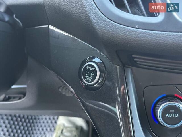 Червоний Форд Куга, об'ємом двигуна 2 л та пробігом 115 тис. км за 18990 $, фото 28 на Automoto.ua