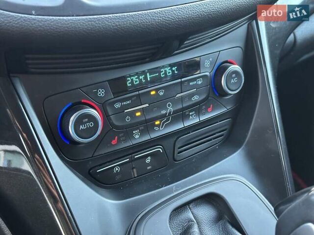 Червоний Форд Куга, об'ємом двигуна 2 л та пробігом 115 тис. км за 18990 $, фото 27 на Automoto.ua