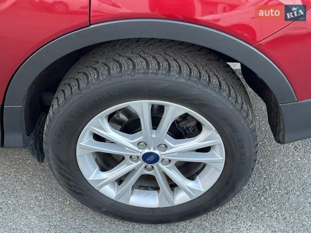 Червоний Форд Куга, об'ємом двигуна 2 л та пробігом 115 тис. км за 18990 $, фото 15 на Automoto.ua