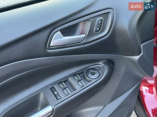 Червоний Форд Куга, об'ємом двигуна 2 л та пробігом 115 тис. км за 18990 $, фото 20 на Automoto.ua