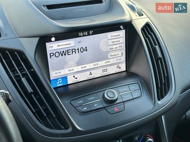 Червоний Форд Куга, об'ємом двигуна 2 л та пробігом 115 тис. км за 18990 $, фото 25 на Automoto.ua