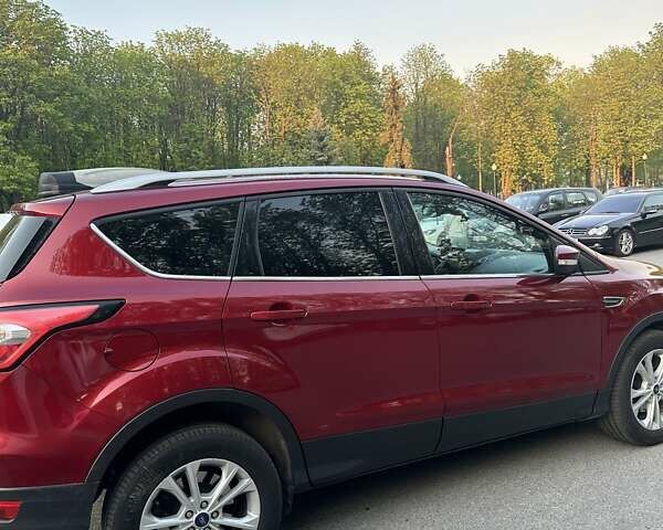 Красный Форд Куга, объемом двигателя 1.5 л и пробегом 138 тыс. км за 17500 $, фото 1 на Automoto.ua