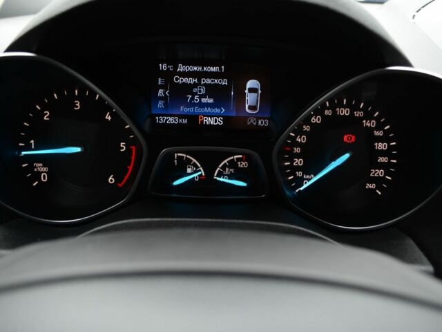 Красный Форд Куга, объемом двигателя 0 л и пробегом 137 тыс. км за 16000 $, фото 7 на Automoto.ua