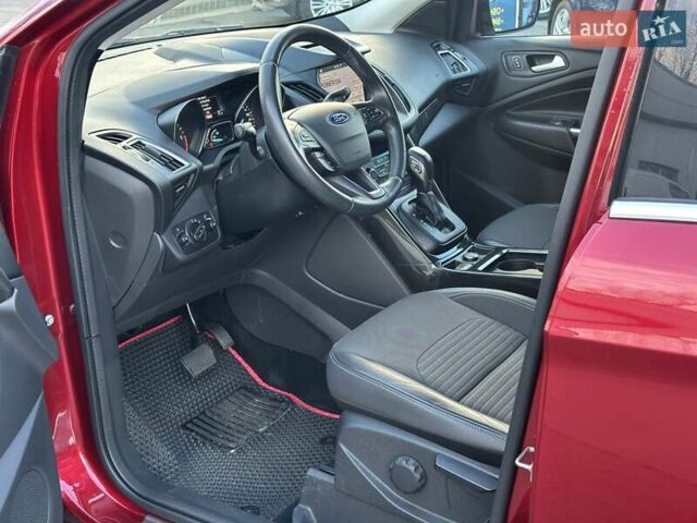 Червоний Форд Куга, об'ємом двигуна 2 л та пробігом 115 тис. км за 18990 $, фото 17 на Automoto.ua