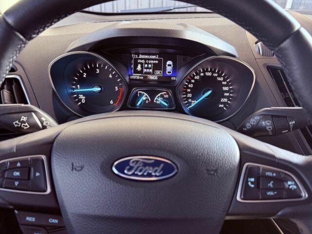 Красный Форд Куга, объемом двигателя 1.5 л и пробегом 74 тыс. км за 19000 $, фото 5 на Automoto.ua