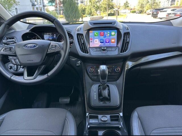 Красный Форд Куга, объемом двигателя 1.5 л и пробегом 74 тыс. км за 19000 $, фото 7 на Automoto.ua