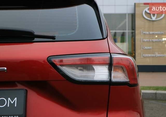 Красный Форд Куга, объемом двигателя 1.5 л и пробегом 48 тыс. км за 21190 $, фото 26 на Automoto.ua