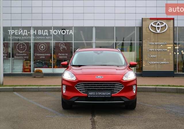 Красный Форд Куга, объемом двигателя 1.5 л и пробегом 48 тыс. км за 21190 $, фото 4 на Automoto.ua