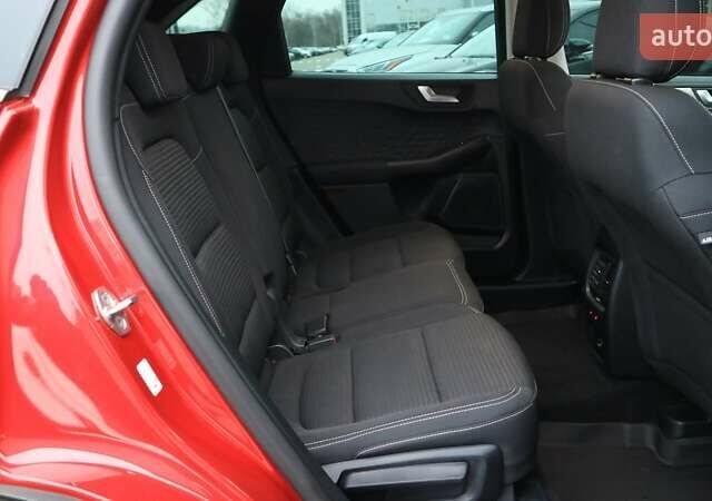 Красный Форд Куга, объемом двигателя 1.5 л и пробегом 48 тыс. км за 21190 $, фото 6 на Automoto.ua