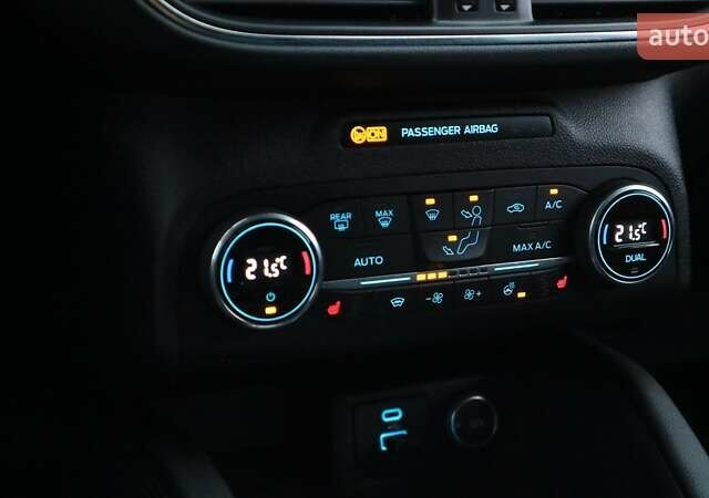 Красный Форд Куга, объемом двигателя 1.5 л и пробегом 48 тыс. км за 21190 $, фото 22 на Automoto.ua