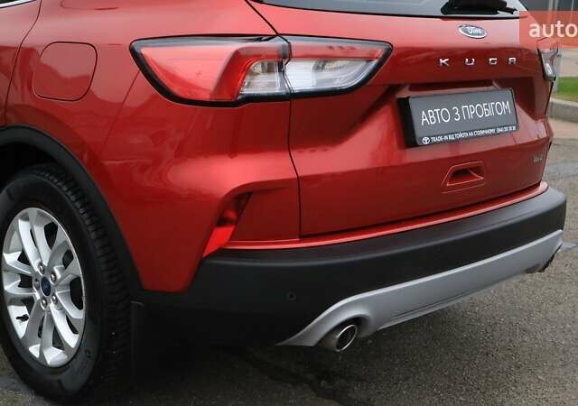 Красный Форд Куга, объемом двигателя 1.5 л и пробегом 48 тыс. км за 21190 $, фото 25 на Automoto.ua