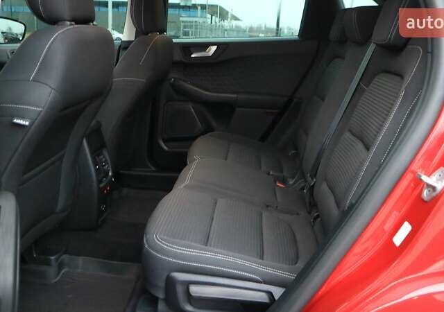 Красный Форд Куга, объемом двигателя 1.5 л и пробегом 48 тыс. км за 21190 $, фото 13 на Automoto.ua