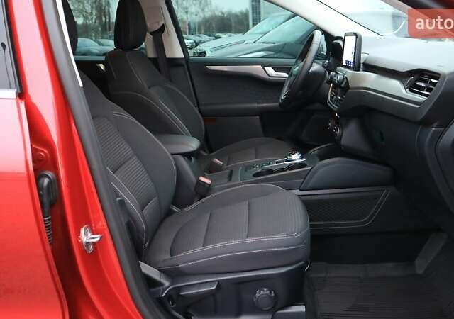 Красный Форд Куга, объемом двигателя 1.5 л и пробегом 48 тыс. км за 21190 $, фото 5 на Automoto.ua