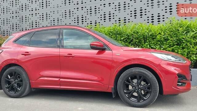 Червоний Форд Куга, об'ємом двигуна 2 л та пробігом 48 тис. км за 29555 $, фото 3 на Automoto.ua