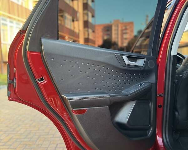 Червоний Форд Куга, об'ємом двигуна 2.49 л та пробігом 135 тис. км за 28900 $, фото 26 на Automoto.ua