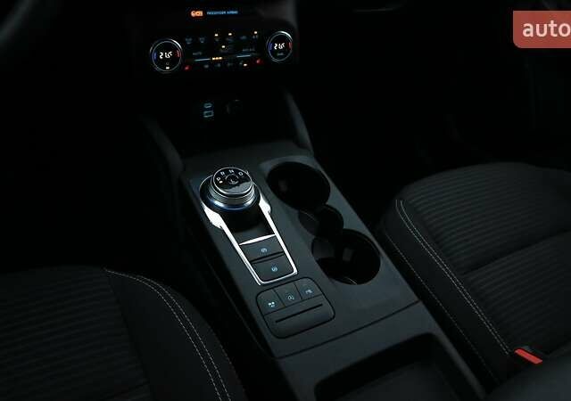 Красный Форд Куга, объемом двигателя 1.5 л и пробегом 48 тыс. км за 21190 $, фото 23 на Automoto.ua