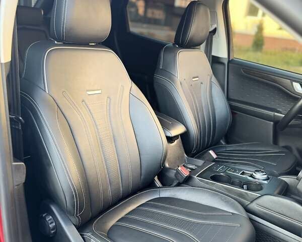 Красный Форд Куга, объемом двигателя 2.49 л и пробегом 137 тыс. км за 26200 $, фото 14 на Automoto.ua