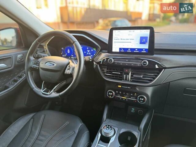 Красный Форд Куга, объемом двигателя 2.49 л и пробегом 137 тыс. км за 26200 $, фото 12 на Automoto.ua