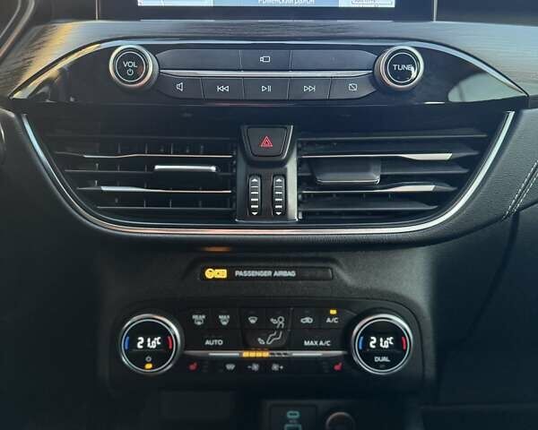 Красный Форд Куга, объемом двигателя 2.49 л и пробегом 137 тыс. км за 26200 $, фото 13 на Automoto.ua