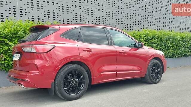 Червоний Форд Куга, об'ємом двигуна 2 л та пробігом 48 тис. км за 29555 $, фото 2 на Automoto.ua