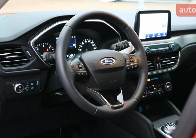 Красный Форд Куга, объемом двигателя 1.5 л и пробегом 48 тыс. км за 21190 $, фото 17 на Automoto.ua