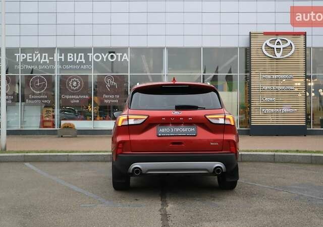 Красный Форд Куга, объемом двигателя 1.5 л и пробегом 48 тыс. км за 21190 $, фото 3 на Automoto.ua