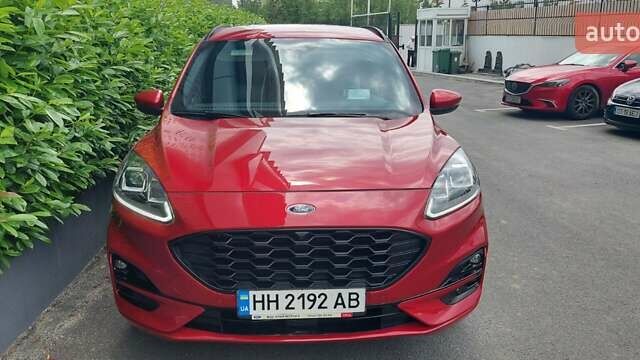 Червоний Форд Куга, об'ємом двигуна 2 л та пробігом 48 тис. км за 29555 $, фото 4 на Automoto.ua