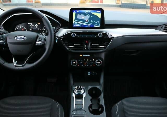 Красный Форд Куга, объемом двигателя 1.5 л и пробегом 48 тыс. км за 21190 $, фото 7 на Automoto.ua