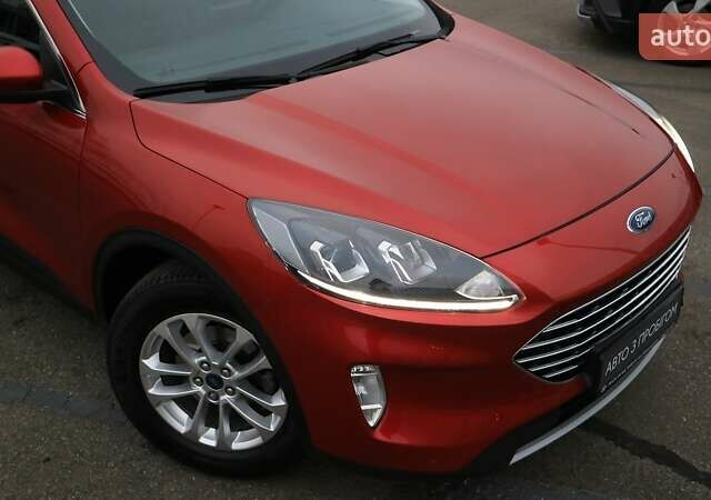 Красный Форд Куга, объемом двигателя 1.5 л и пробегом 48 тыс. км за 21190 $, фото 24 на Automoto.ua