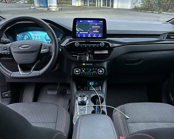 Форд Куга 2021 у Хмельницькому на Automoto.ua Червоний Форд Куга, об'ємом двигуна 1.5 л та пробігом 49 тис. км за 24700 $, фото 5 на Automoto.ua