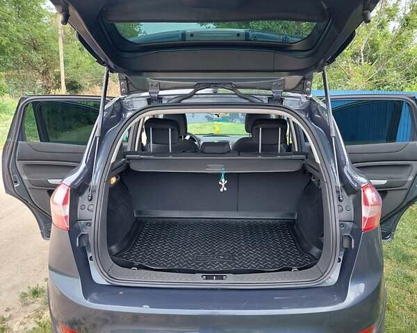 Форд Куга, объемом двигателя 2 л и пробегом 180 тыс. км за 12000 $, фото 25 на Automoto.ua