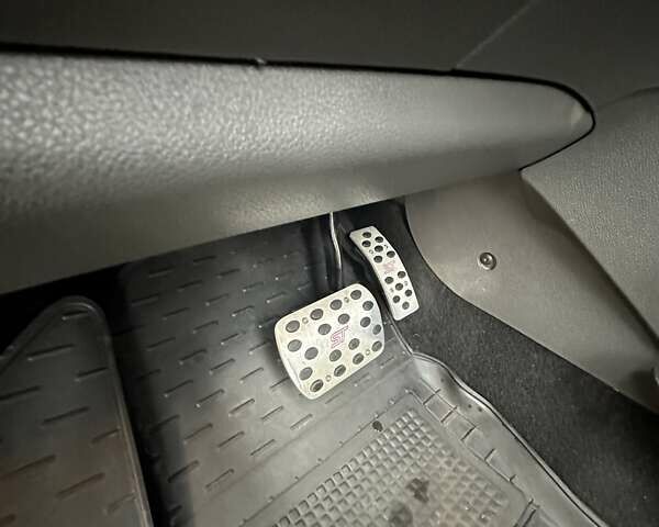 Форд Куга, объемом двигателя 2.52 л и пробегом 250 тыс. км за 11000 $, фото 19 на Automoto.ua