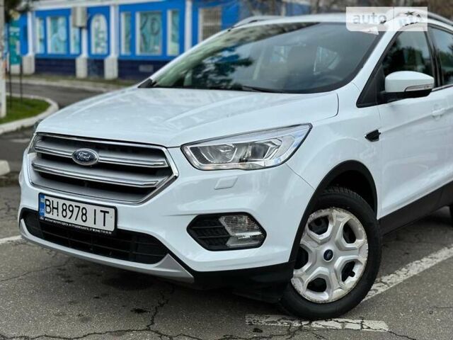 Форд Куга, объемом двигателя 1.5 л и пробегом 14 тыс. км за 22100 $, фото 1 на Automoto.ua