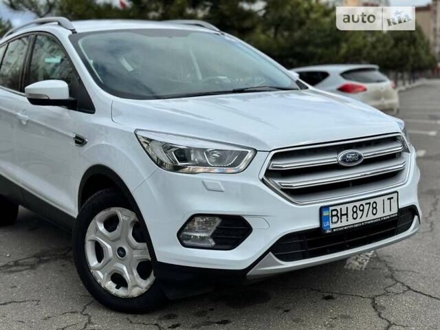 Форд Куга, объемом двигателя 1.5 л и пробегом 14 тыс. км за 22100 $, фото 5 на Automoto.ua