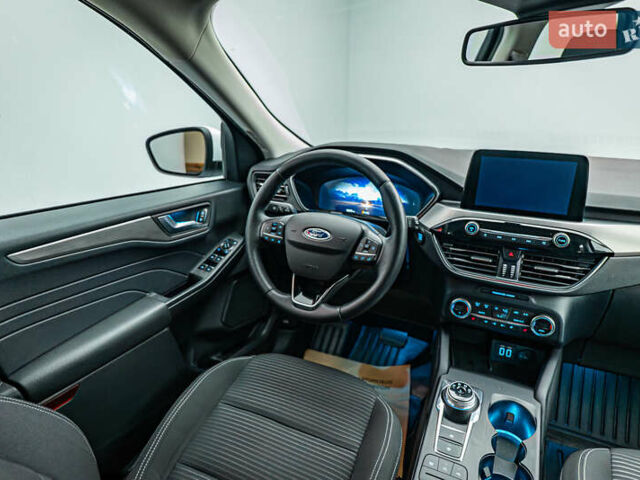 Форд Куга, объемом двигателя 1.5 л и пробегом 138 тыс. км за 20597 $, фото 10 на Automoto.ua