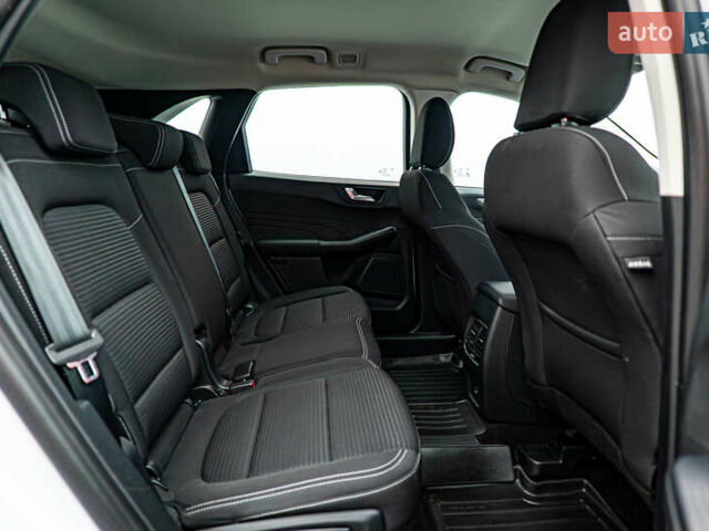 Форд Куга, объемом двигателя 1.5 л и пробегом 138 тыс. км за 20597 $, фото 20 на Automoto.ua