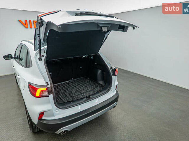 Форд Куга, объемом двигателя 1.5 л и пробегом 138 тыс. км за 20597 $, фото 6 на Automoto.ua