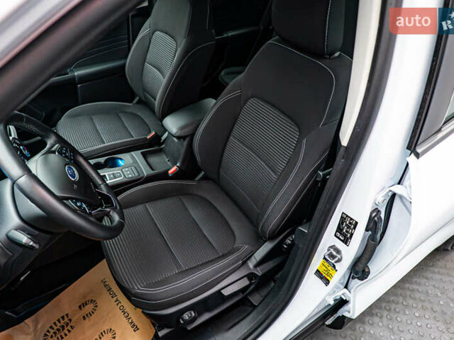 Форд Куга, объемом двигателя 1.5 л и пробегом 138 тыс. км за 20597 $, фото 8 на Automoto.ua