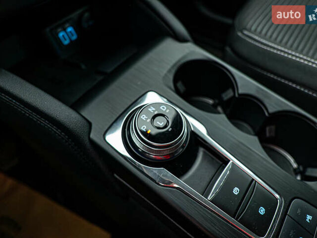 Форд Куга, объемом двигателя 1.5 л и пробегом 138 тыс. км за 20597 $, фото 18 на Automoto.ua