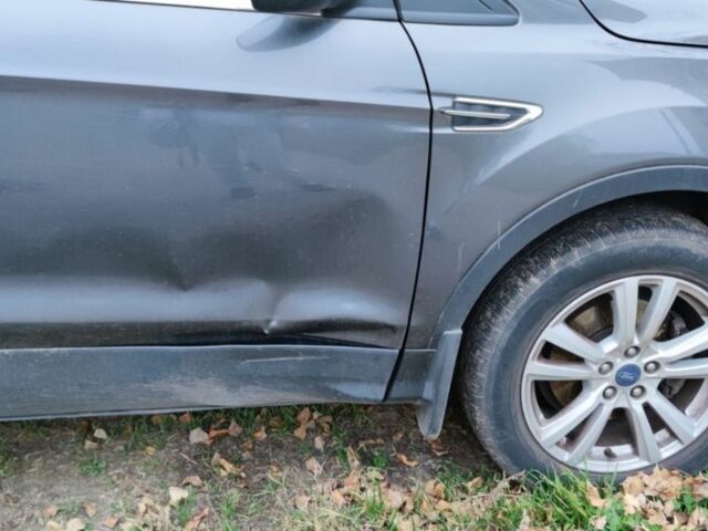 Серый Форд Куга, объемом двигателя 0 л и пробегом 75 тыс. км за 11500 $, фото 3 на Automoto.ua